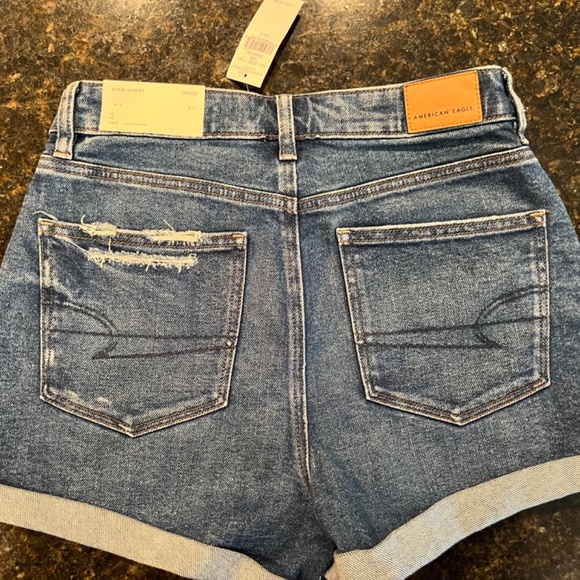 New American Eagle Denim Stretch Mom Shorts Sz 2 NWT - Picture 2 of 3